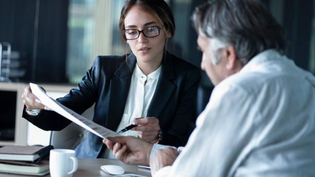 5 Ways AI Revolutionizes Contract Review